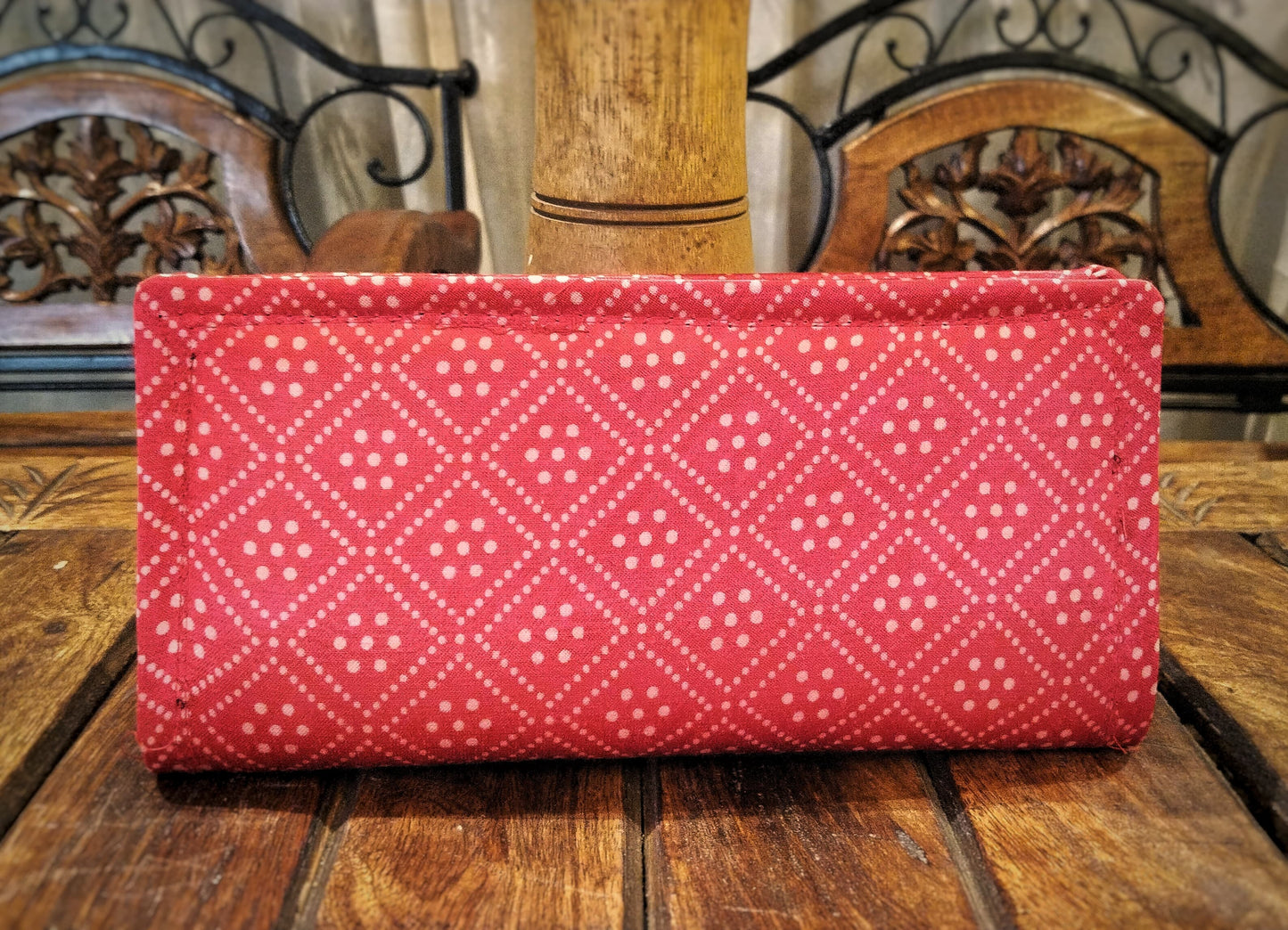 Handcrafted Bandhani Print Cotton Clutch – Pink Elegance