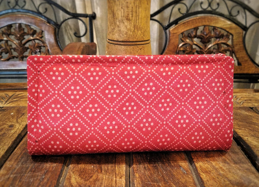 Handcrafted Bandhani Print Cotton Clutch – Pink Elegance